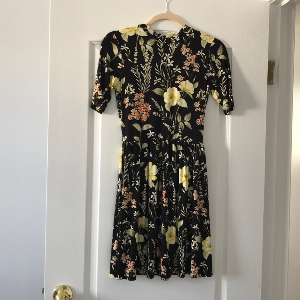NWT!!! Short sleeve floral dress